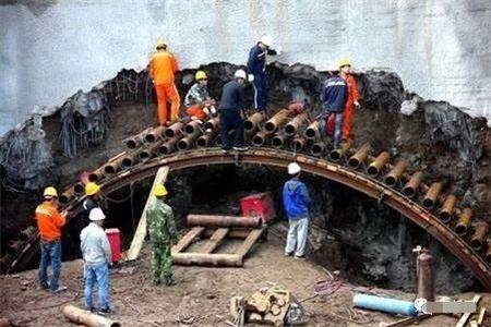 西青隧道钢花管支护案例
